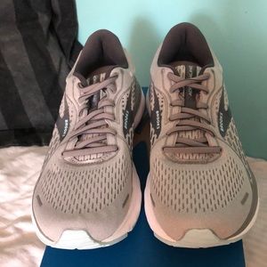 New in box brooks running shoes